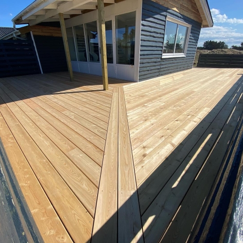 Ny træterrasse opbygning til sommerhus i Nordjylland