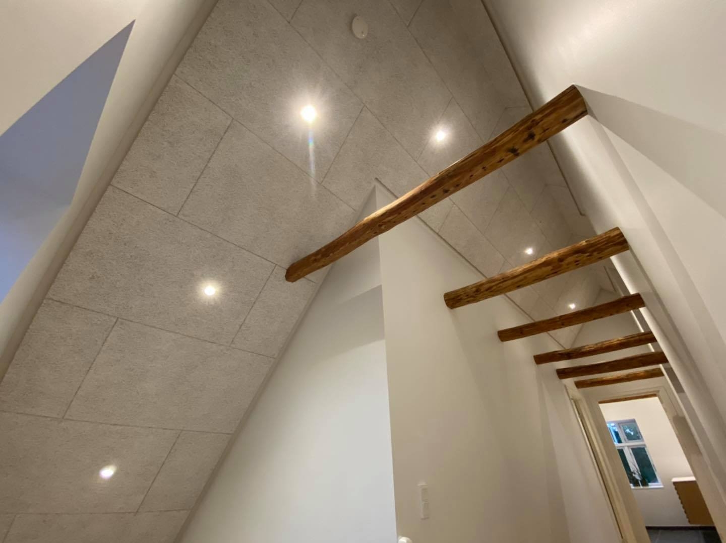 Opsætning af loft som del af tømrerarbejde i Nordjylland